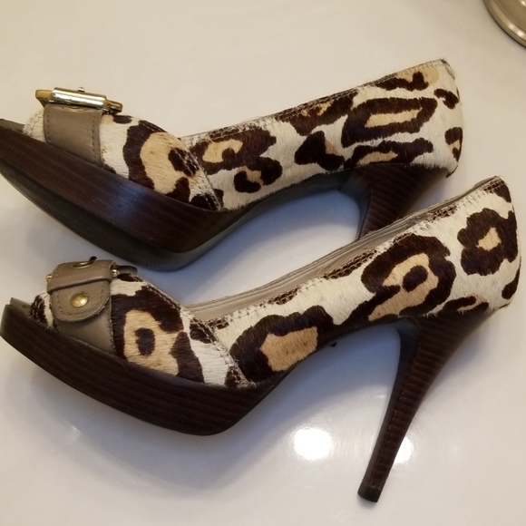 Shoes - Picture 4 of 8